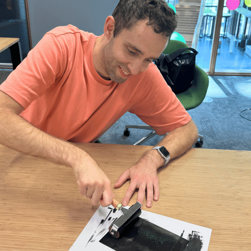 handafdruk maken tijdens workshop handlezen